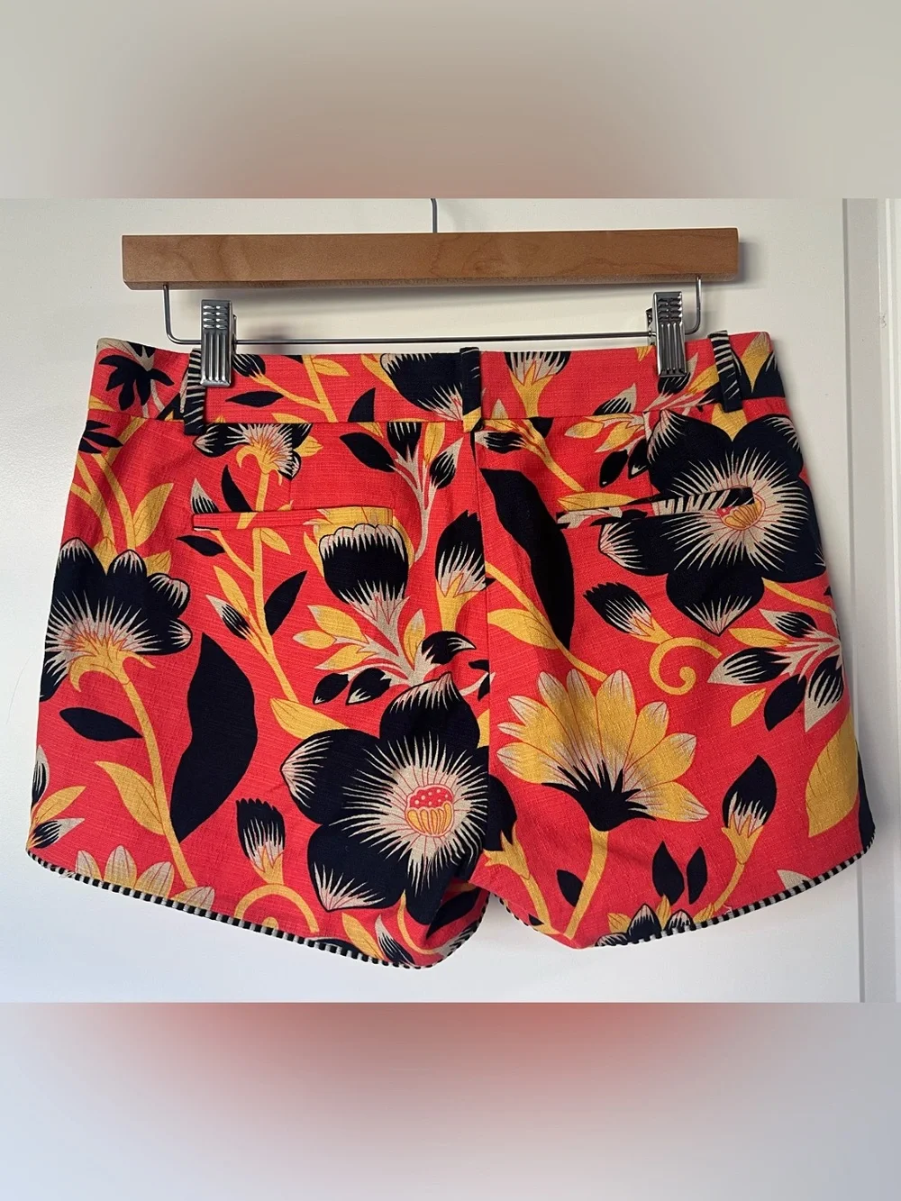 J.Crew Hibiscus Floral Shorts Size 4 Coral Tropical Summer Scalloped Trim Shorts